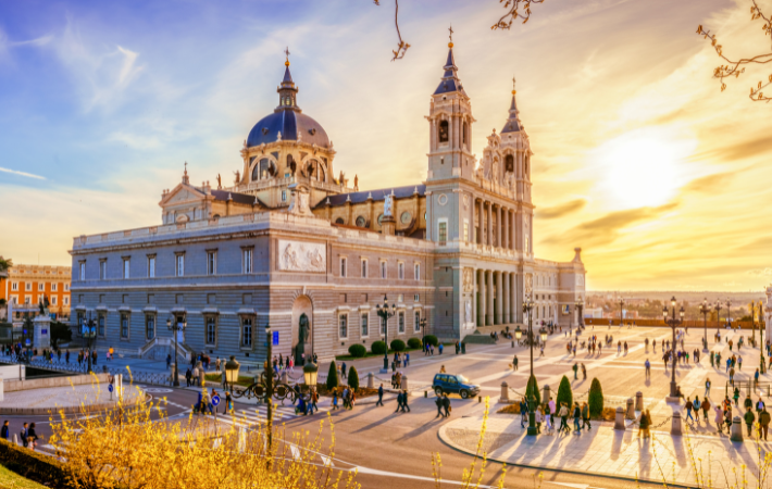 Imagem da Catedral de la Almudena em Madrid