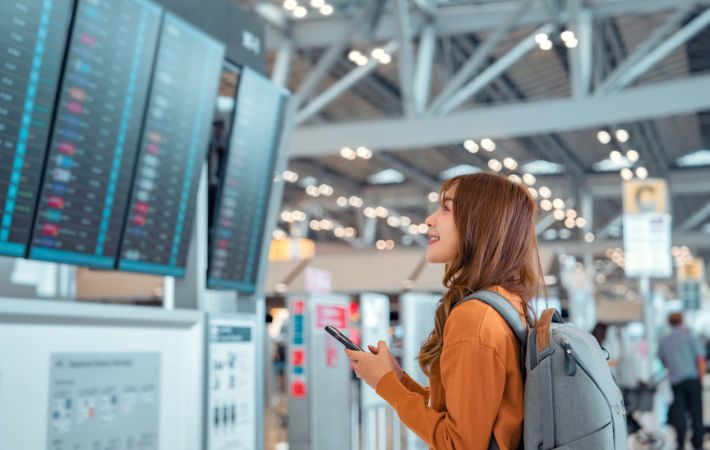 Jovem intercambista no aeroporto